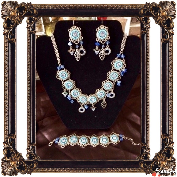 Eye-catching design with charms Jewelry Set - Picture 2 of 6